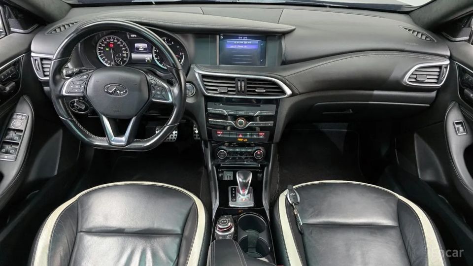 Infiniti Q30