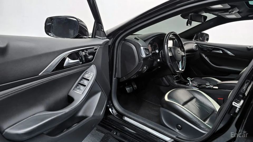 Infiniti Q30