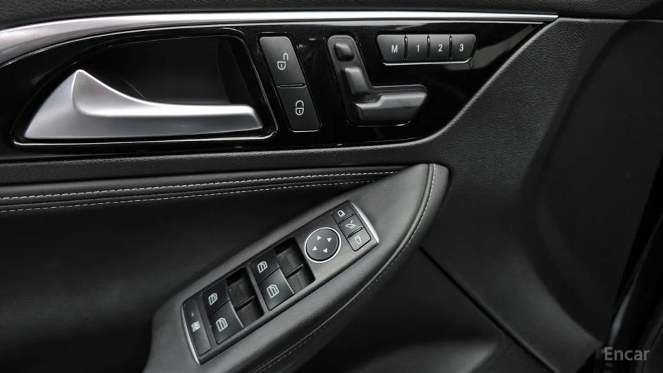 Infiniti Q30