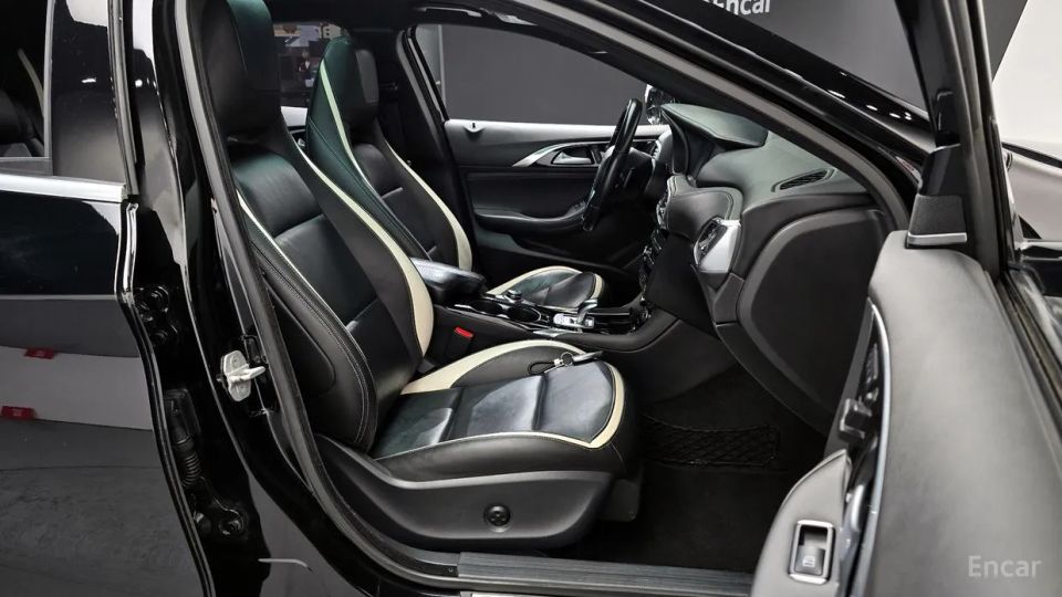 Infiniti Q30