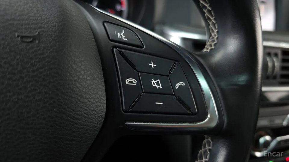 Infiniti Q30