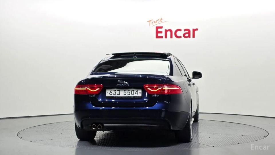 Jaguar XE