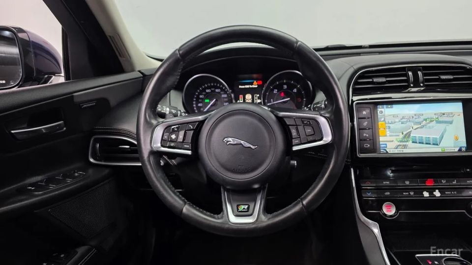 Jaguar XE
