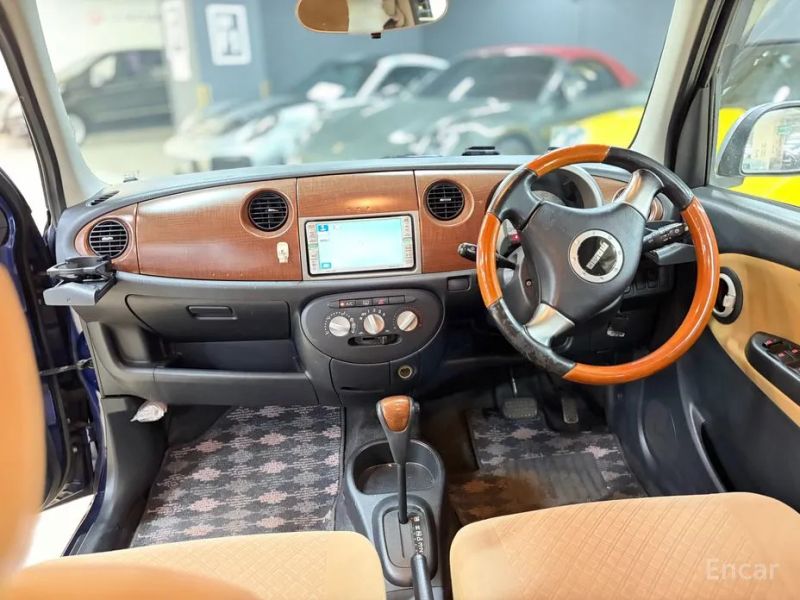 Daihatsu Mira Gino