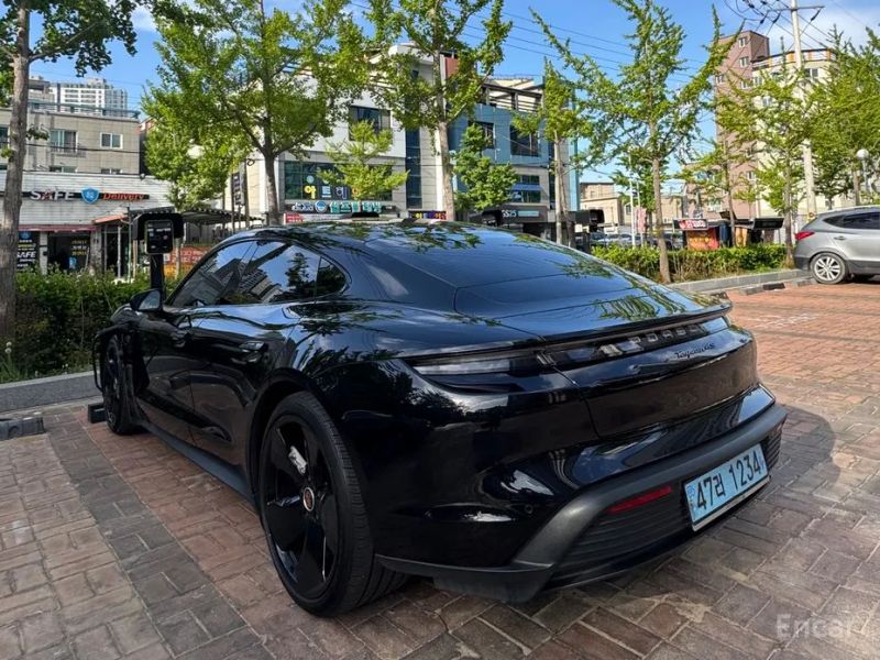 Porsche Taycan