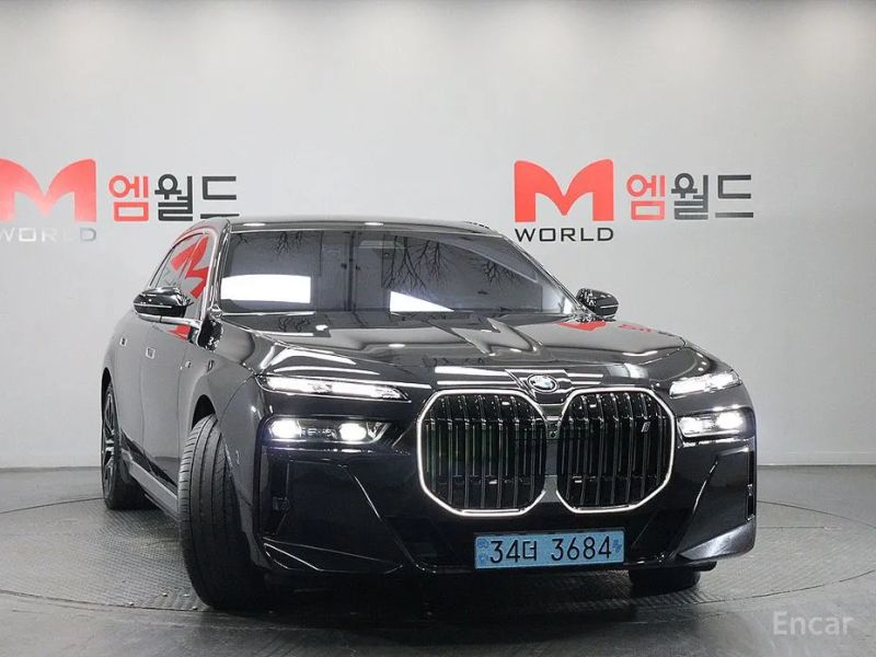 BMW i7