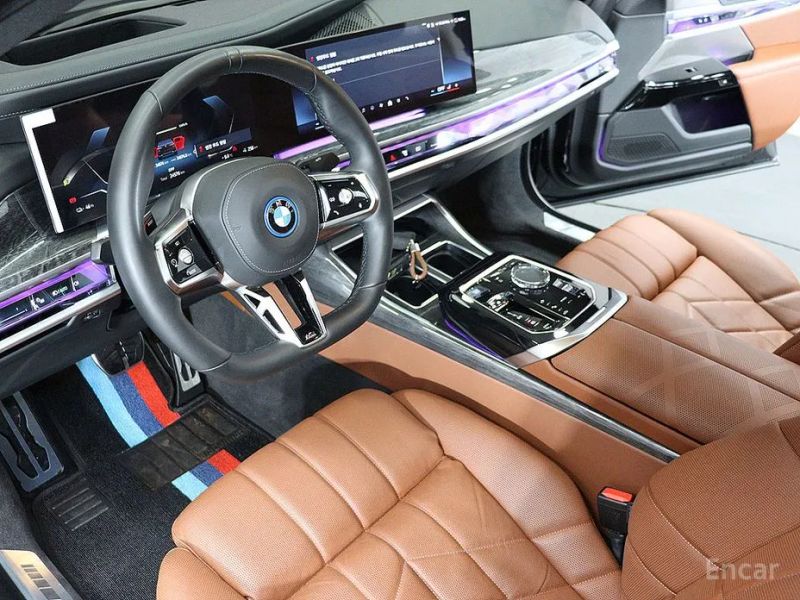 BMW i7