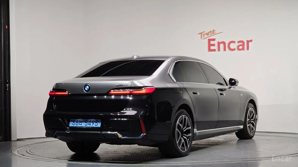 BMW i7