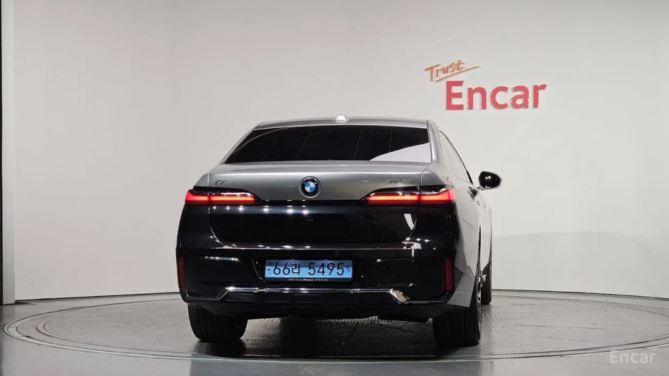 BMW i7