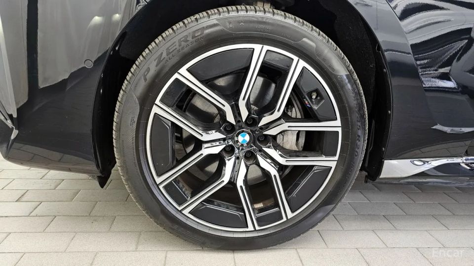 BMW i7