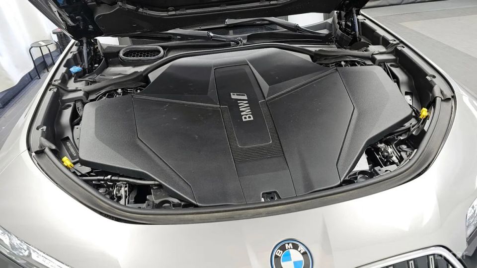 BMW i7