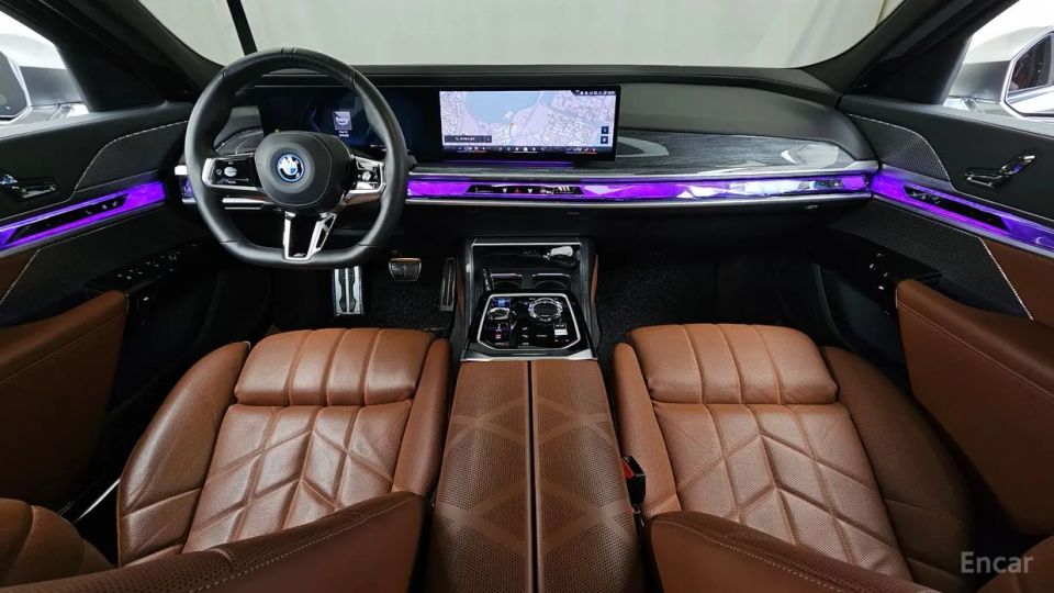 BMW i7