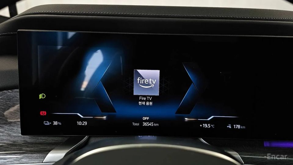 BMW i7
