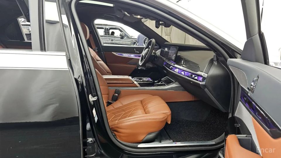 BMW i7