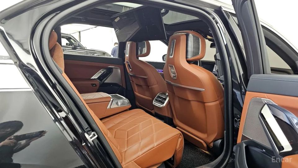 BMW i7