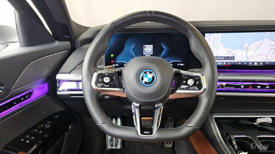 BMW i7