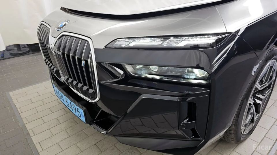BMW i7