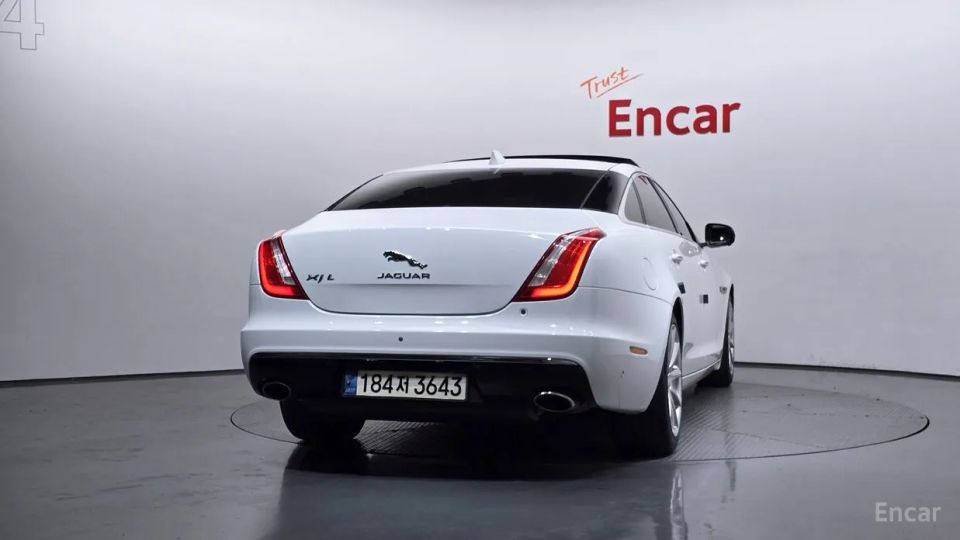 Jaguar XJ