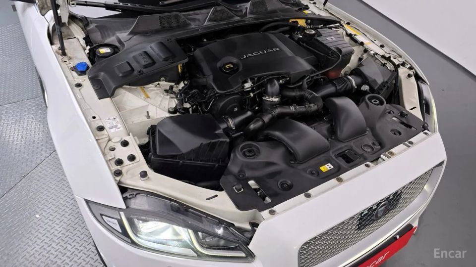 Jaguar XJ