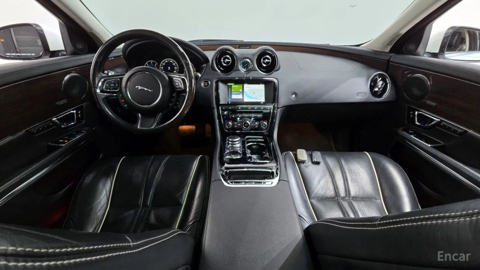 Jaguar XJ
