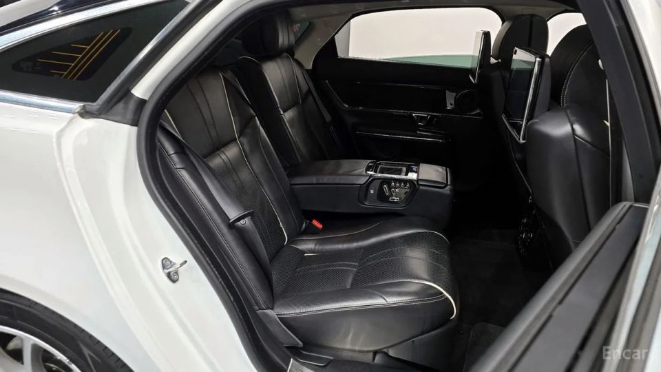 Jaguar XJ