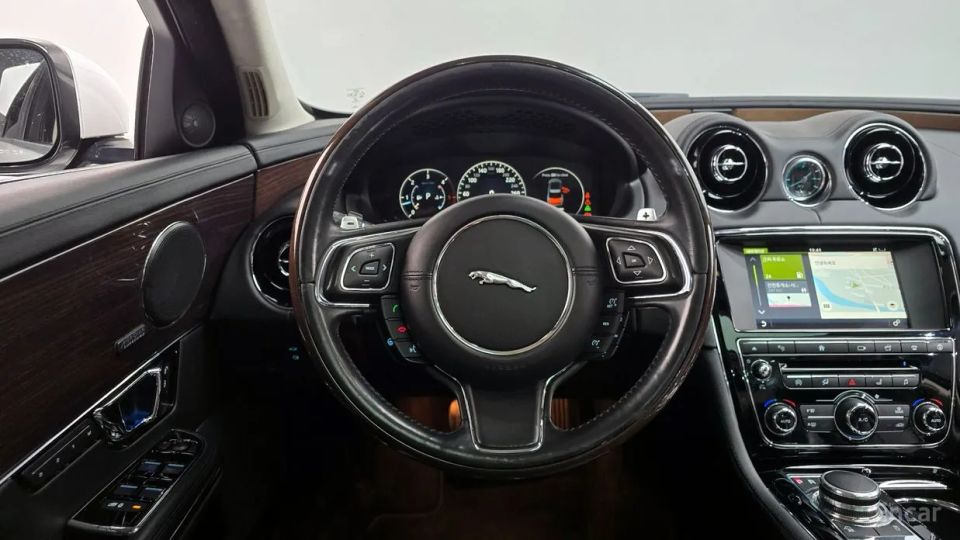 Jaguar XJ