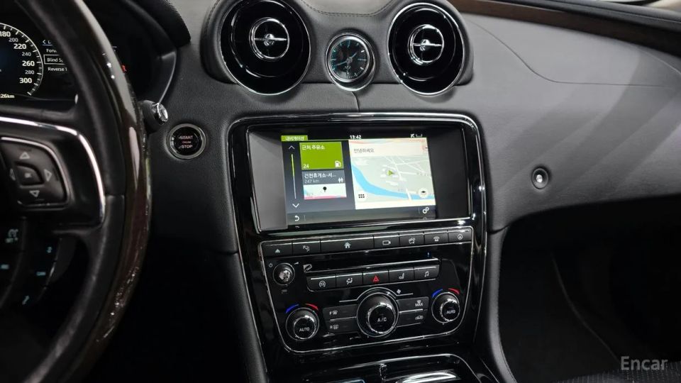 Jaguar XJ