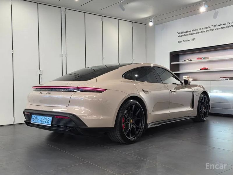 Porsche Taycan
