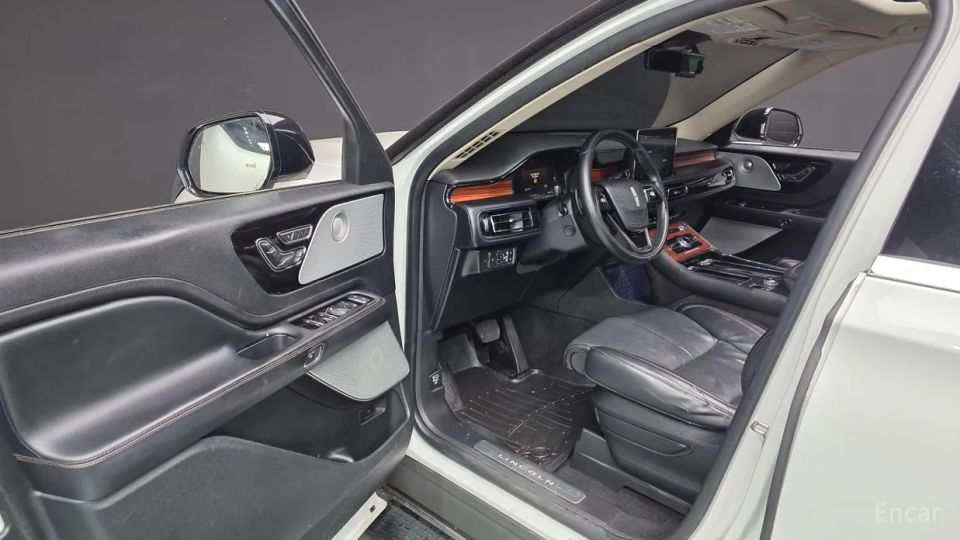 Lincoln Aviator