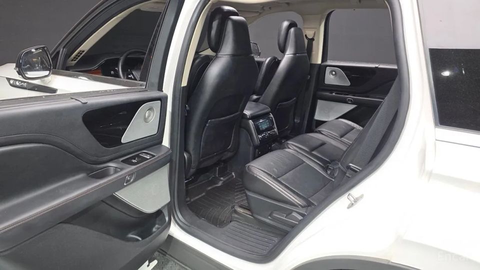 Lincoln Aviator