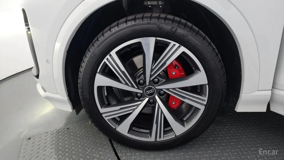Audi SQ6 e-tron
