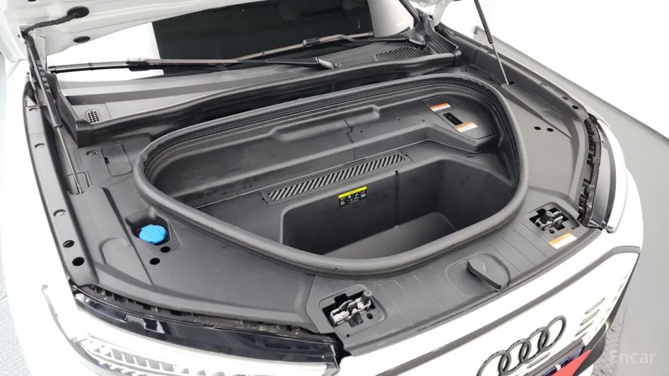 Audi SQ6 e-tron