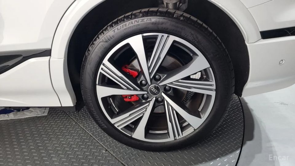 Audi SQ6 e-tron