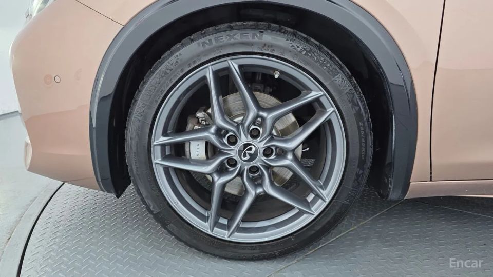 Infiniti Q30