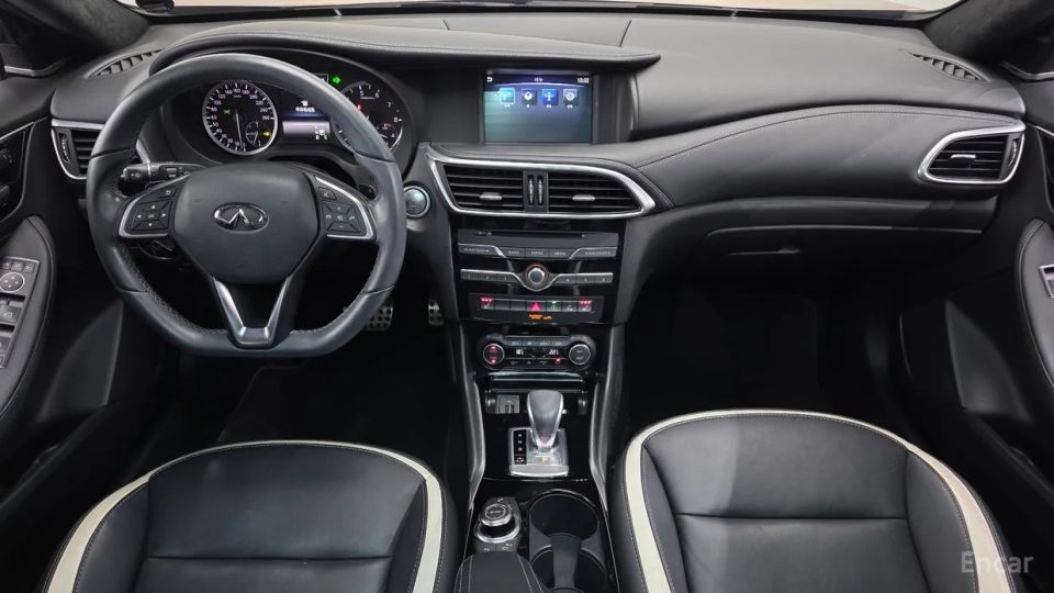 Infiniti Q30