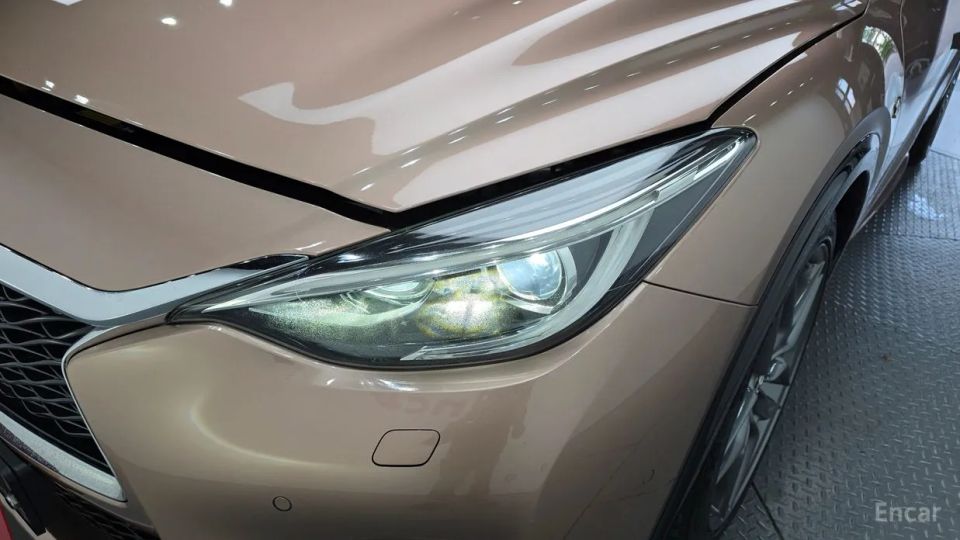 Infiniti Q30