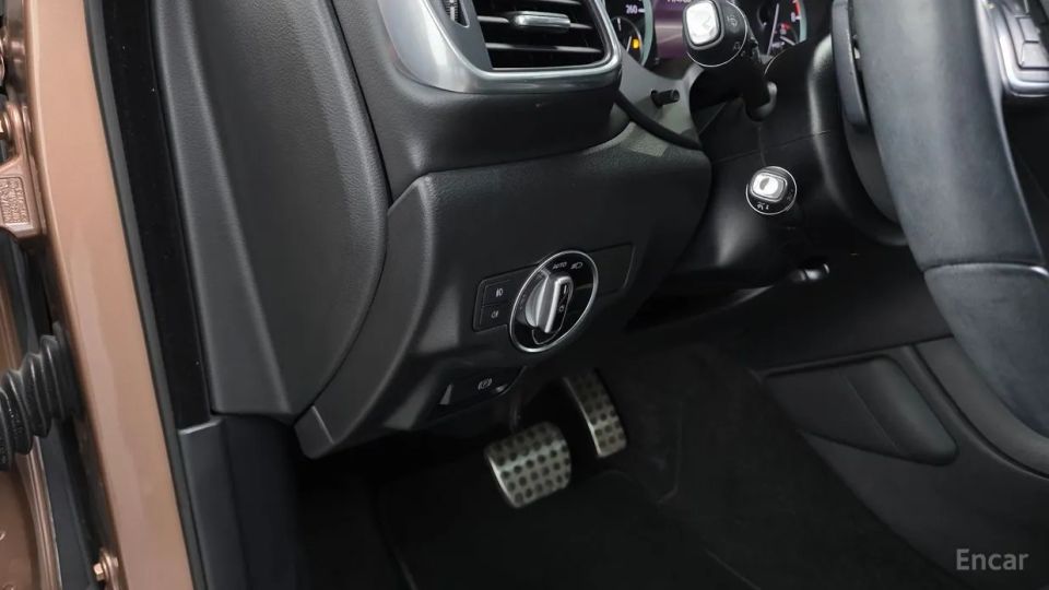 Infiniti Q30