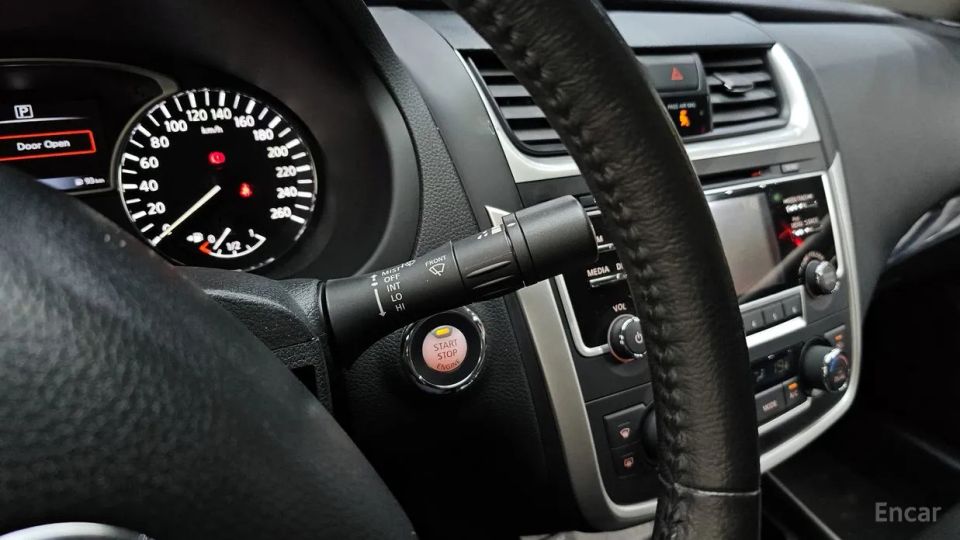 Nissan altima