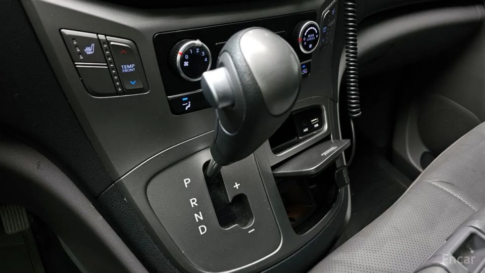 Hyundai Starex