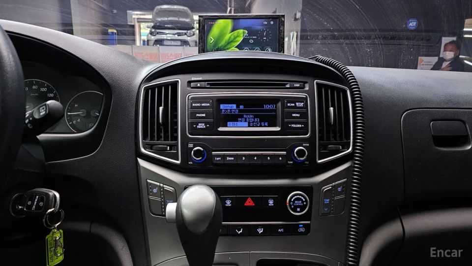 Hyundai Starex