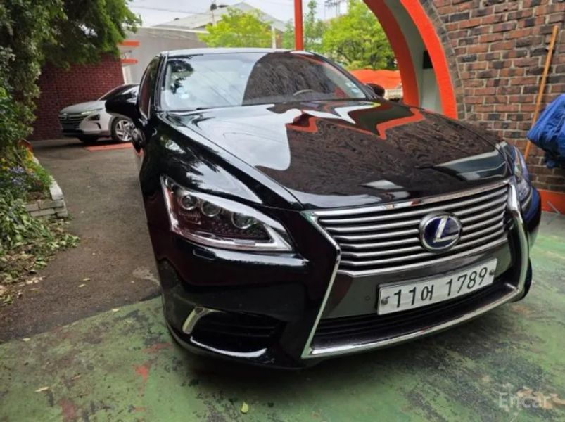 Lexus LS