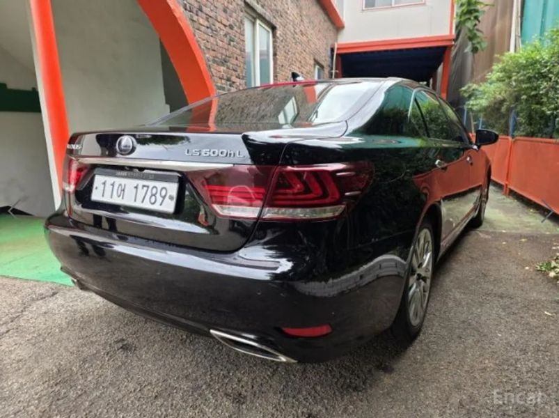Lexus LS