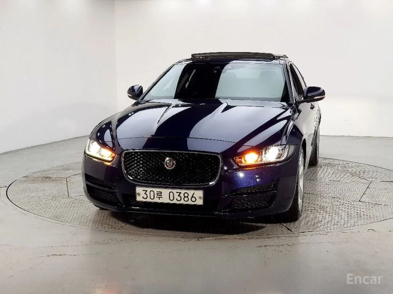 Jaguar XE