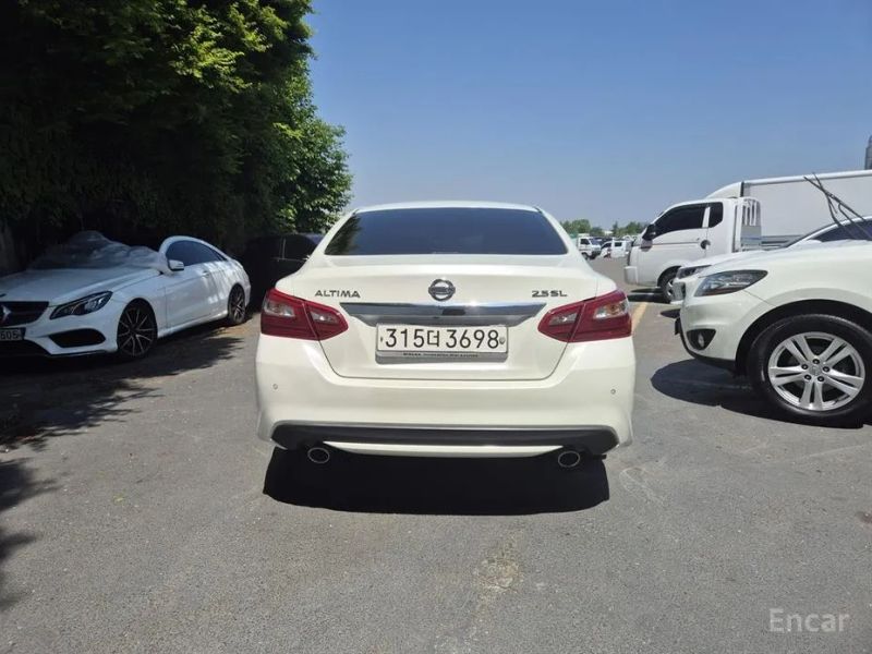 Nissan altima