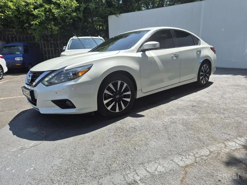 Nissan altima