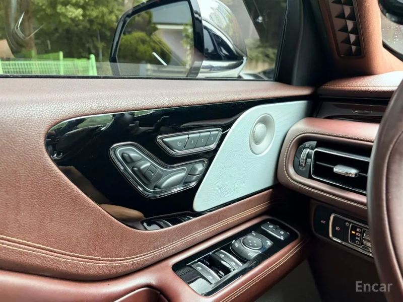 Lincoln Aviator