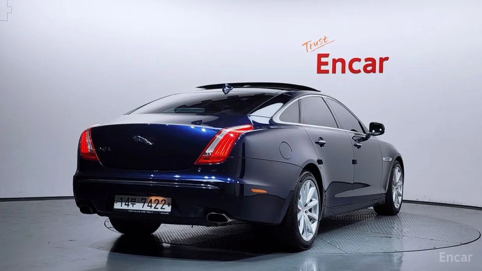Jaguar XJ