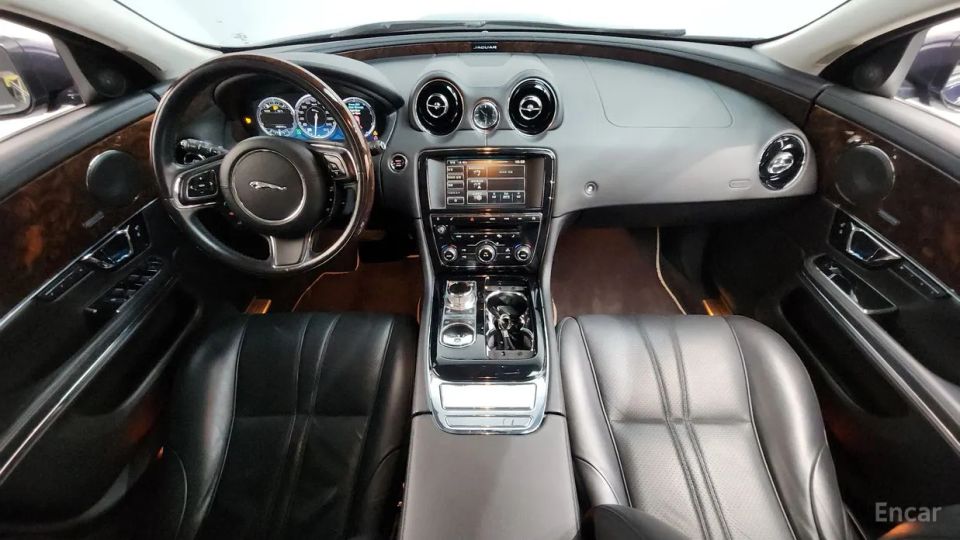 Jaguar XJ