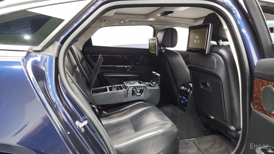 Jaguar XJ