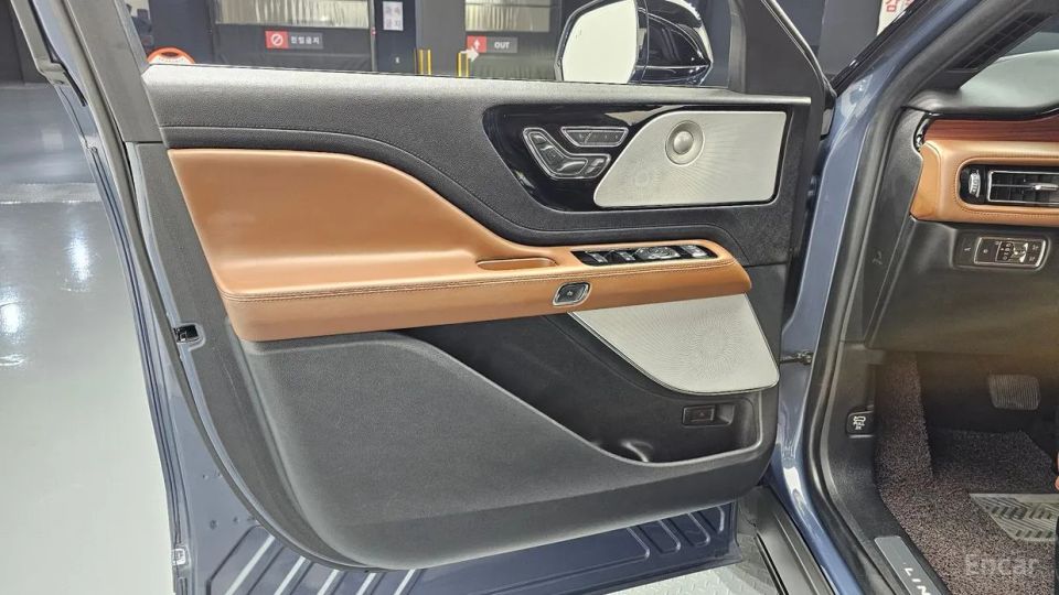 Lincoln Aviator